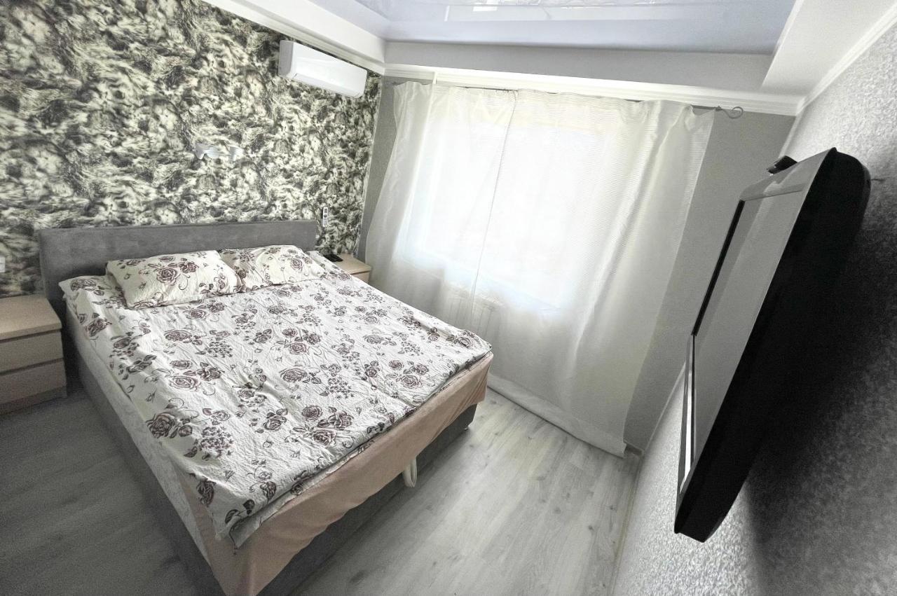 Квартира Напротив Дрим-Тауна Kiev Ngoại thất bức ảnh