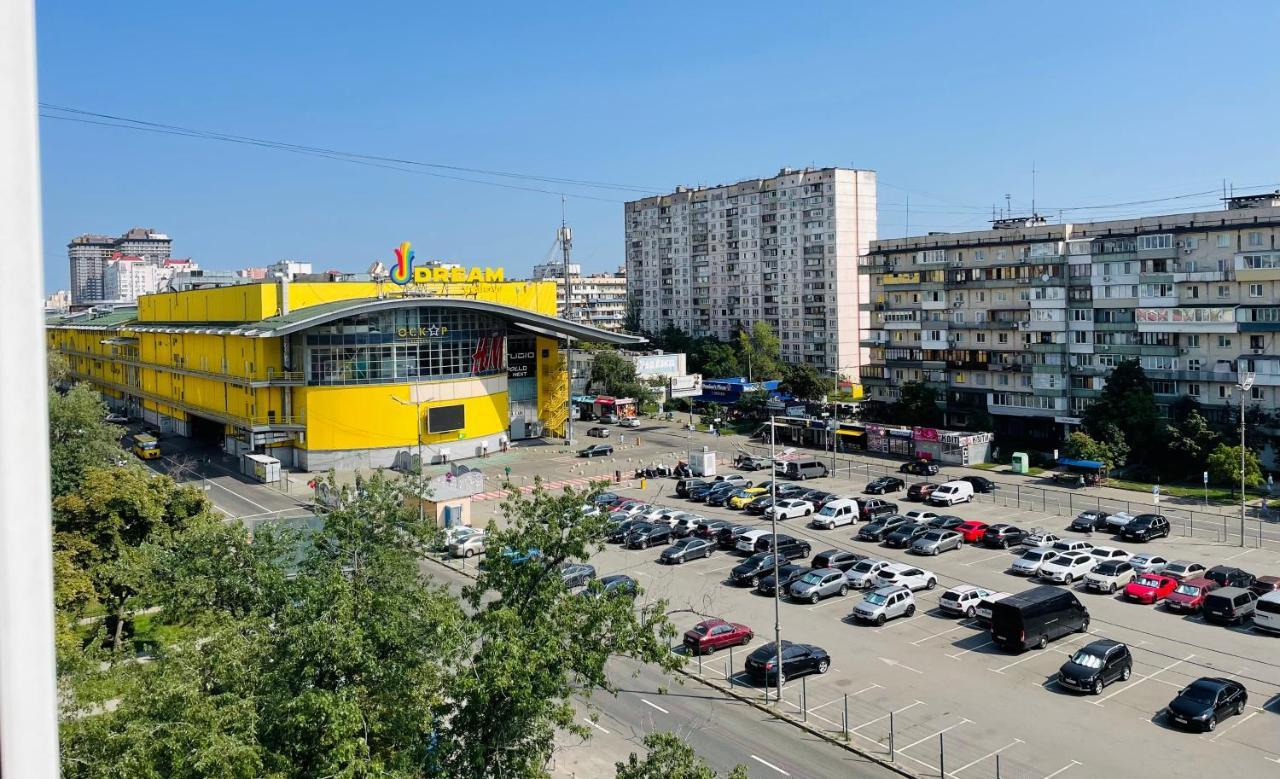 Квартира Напротив Дрим-Тауна Kiev Ngoại thất bức ảnh
